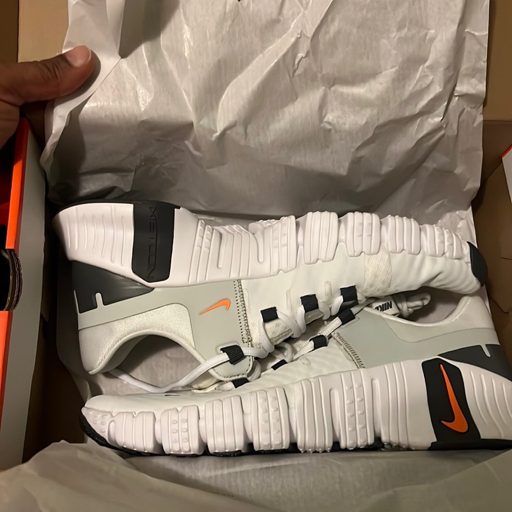 New men’s Metcon size 13